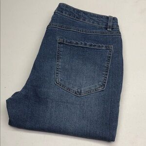 LIKE NEW D JEANS HIGH-RISE CROP 8/29x20 ⭐️